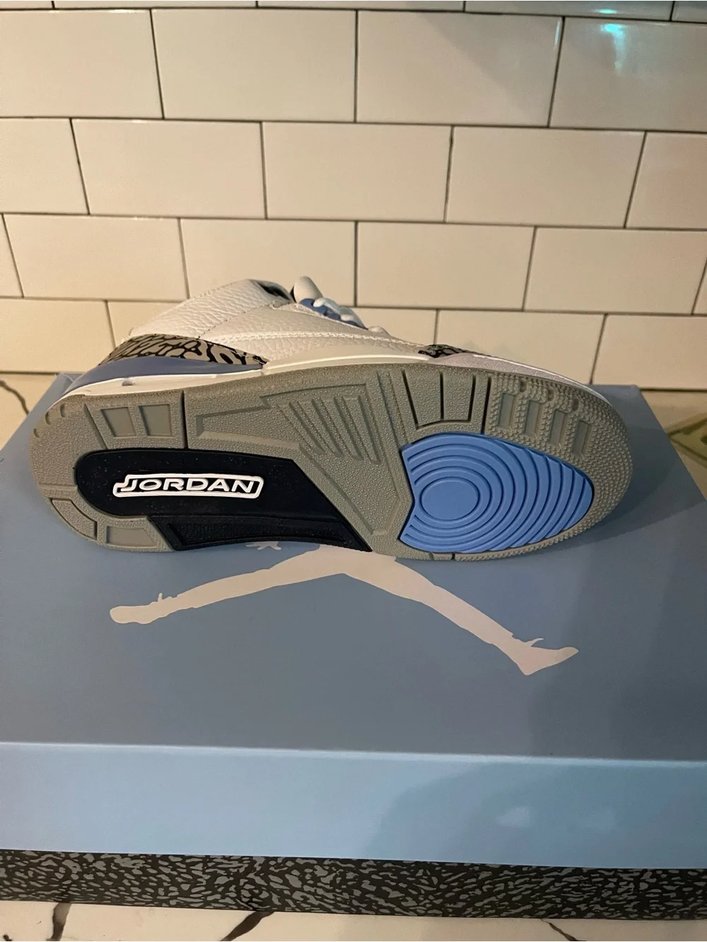 Jordan unc box size